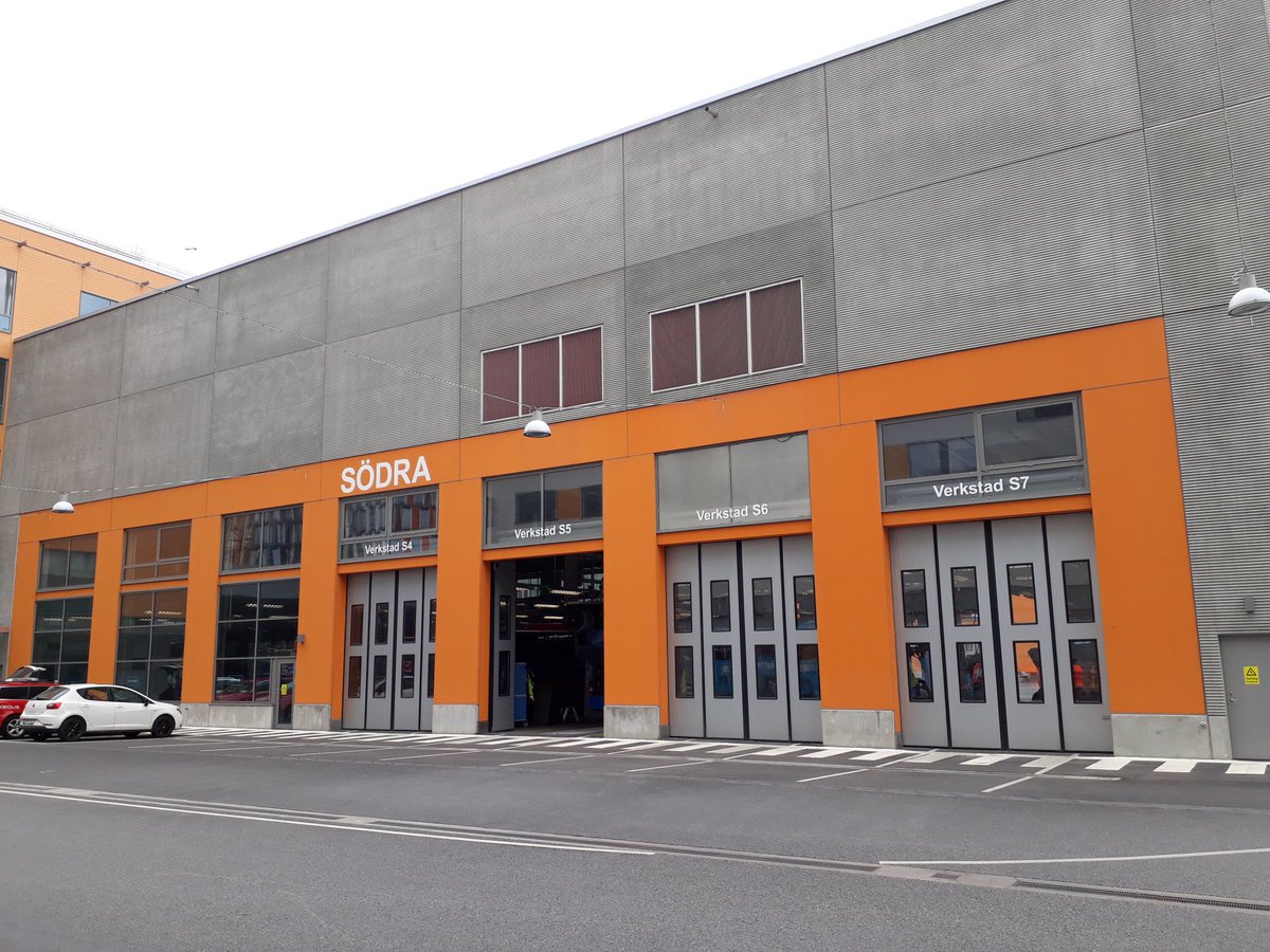 groupekeolis's tweet photo. #UITP2019 Second stop this morning to visit @KeolisSverige biobuses depot in #Stockholm 🚍🇸🇪 135 buses in #Fredriksdal depot, inaugurated two years ago! https://t.co/n7gBMZbVtM