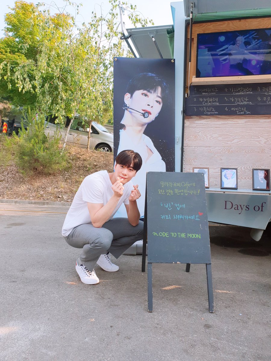 offclASTRO's tweet photo. 시원한 커피먹구!!힘나요😁😁 
고마워요❤
#아스트로 #아자아자 #기분좋다 https://t.co/IqQcyf2ro2