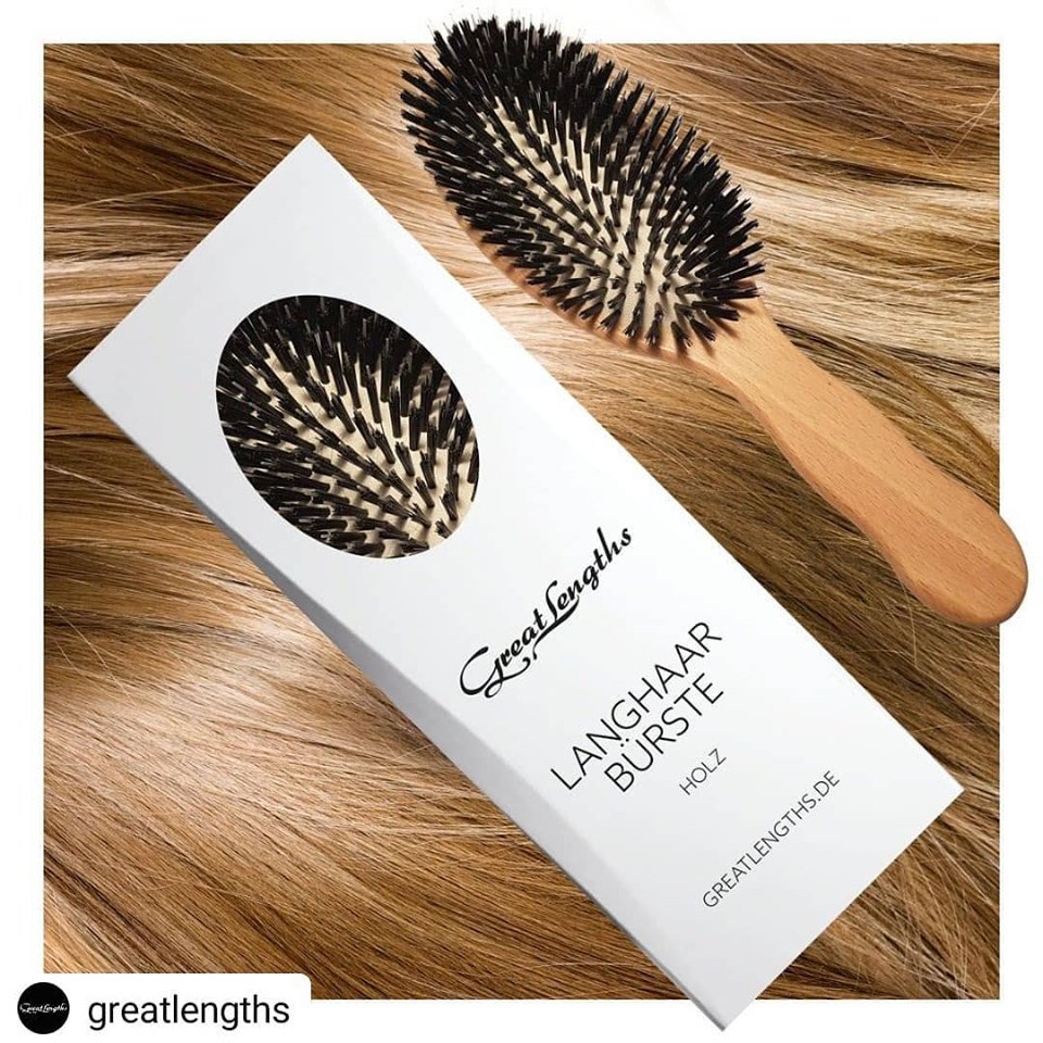 great_hr's tweet photo. Great Lengths velika drvena četka od sada pakirana u bijeloj kutiji :D 
#greatlengths #greatlengthsbrush #box #hairbrush #luxuryhaircare https://t.co/QZ7TjMsEqK