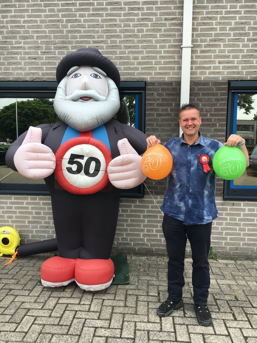 Gisteren onze Nederlandse servicedesk collega Michel verrast met een Abraham pop ter ere van zijn 50ste verjaardag. Michel, nog van harte gefeliciteerd met je #verjaardag!
