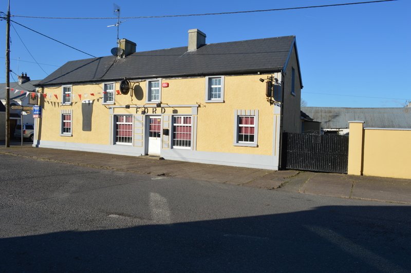 AdriannaHegarty's tweet photo. We are delighted to offer for sale this former public house with residential accommodation overhead. The property with much potential is located just 5 minutes from the N25 on a prime corner site in #Mogeely village, on the new #Greenway development.
More: https://t.co/fuLWNggEwf https://t.co/XO6QM7wO3A