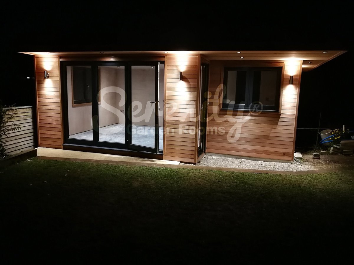 SerenityGR's tweet image. A room with a difference. This L-Shaped room has some lovely features, not only it&apos;s shape but the bi-fold doors also gives our customer the option to cool down the room on those balmy summer days.

#SerenityGardenRooms #BookYourBuild @gardenroomHQ