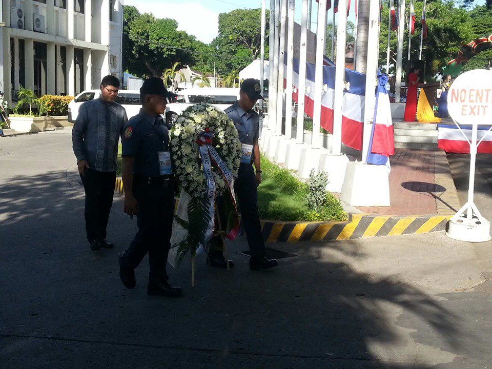 tanjaycpsnoppo's tweet photo. Tanjay City PS Personnel led by PLTCOL CATHERINE D RAMOS, Acting Chief of Police joins in the celebration of the 121st Philippine Independence Day together with the City officials spearheaded by the City Mayor, Hon Reynaldo S. Concepcion. 6/12/2019 @ 6:00 AM https://t.co/09X9OZJnqY