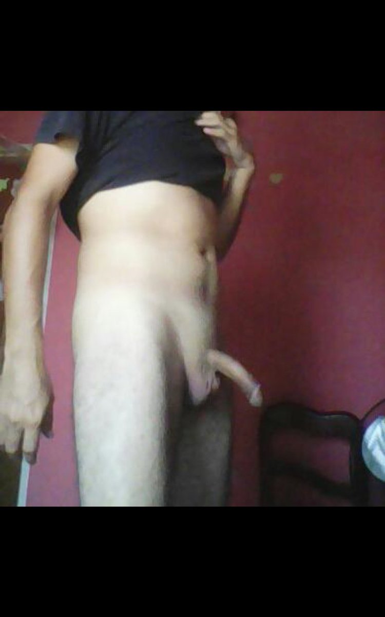 MoisesTurem's tweet photo. Tipo aburrido y solo hoy en casa!! Me acompañas a portarme mal??? https://t.co/ItsKUOGAvT