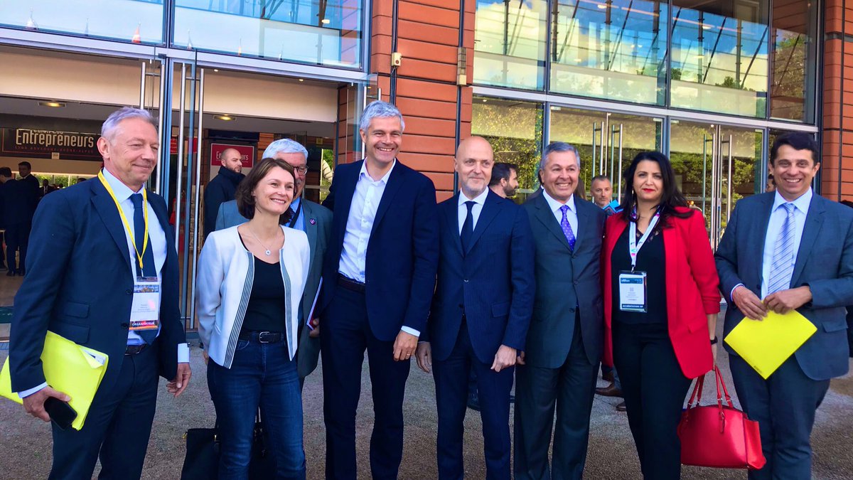 Arrivée de <a href="/laurentwauquiez/">Laurent Wauquiez</a> au #SDE2019 en compagnie de <a href="/juliette_jarry/">Juliette JARRY</a>, <a href="/FOUZIYABOUZERDA/">Fouziya BOUZERDA</a>, <a href="/LouettePierre/">Pierre Louette</a> et <a href="/xkergall/">Xavier Kergall</a>