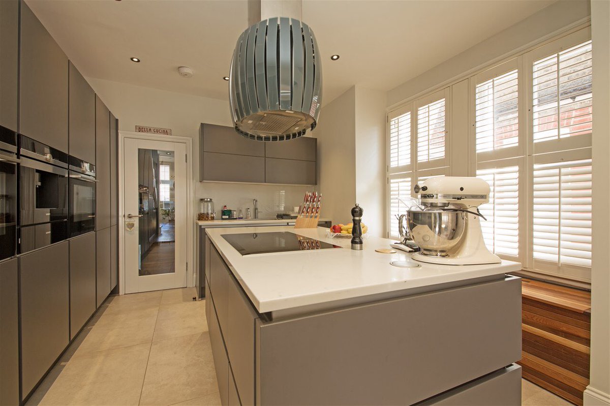 cjamesproperty's tweet image. Stunning 3 bed, 2 bath maisonette for sale in Tooting. High spec throughout 0208 672 7000