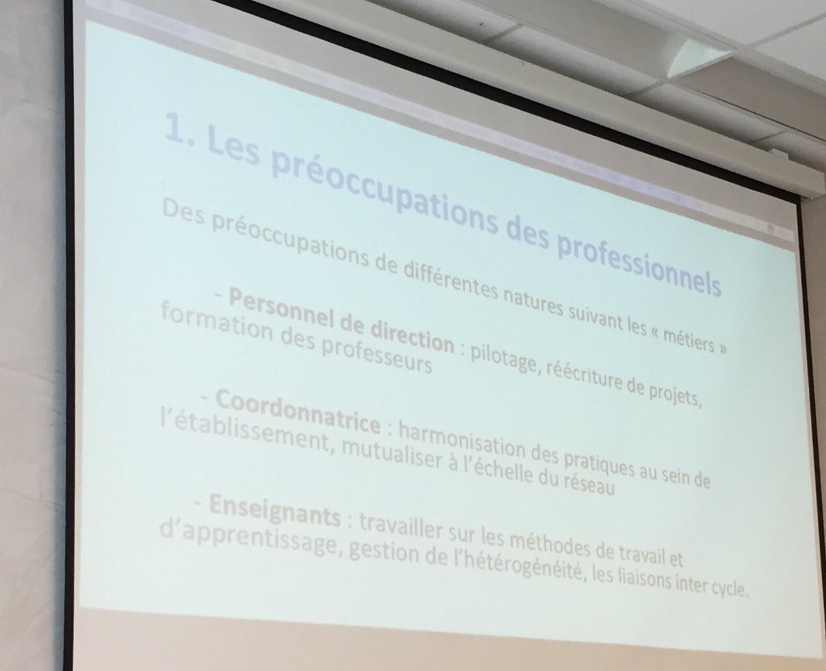 Sophie_RBN's tweet photo. Formation territoires apprenants @ife Un collectif - Un objet de travail —> des préoccupations différentes en fonction des métiers #ObjetFrontiere https://t.co/h6VgowMqRu