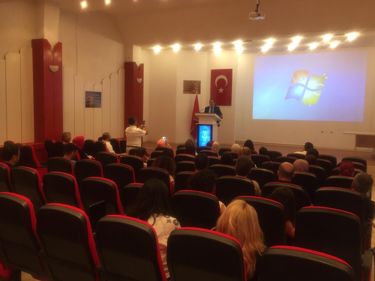 Bakanlığımıza bağlı okul ve kurumlarda görev yapan öğretmenlerin proje geliştirme kapasitelerinin artırılması amacıyla AB Proje Hazırlama Teknikleri Kursu 10 Haziran’da Yeni Foça HİE’de Daire Başkanımız Sayın Ertan GÖV'ün açılış konuşmalarıyla başladı.