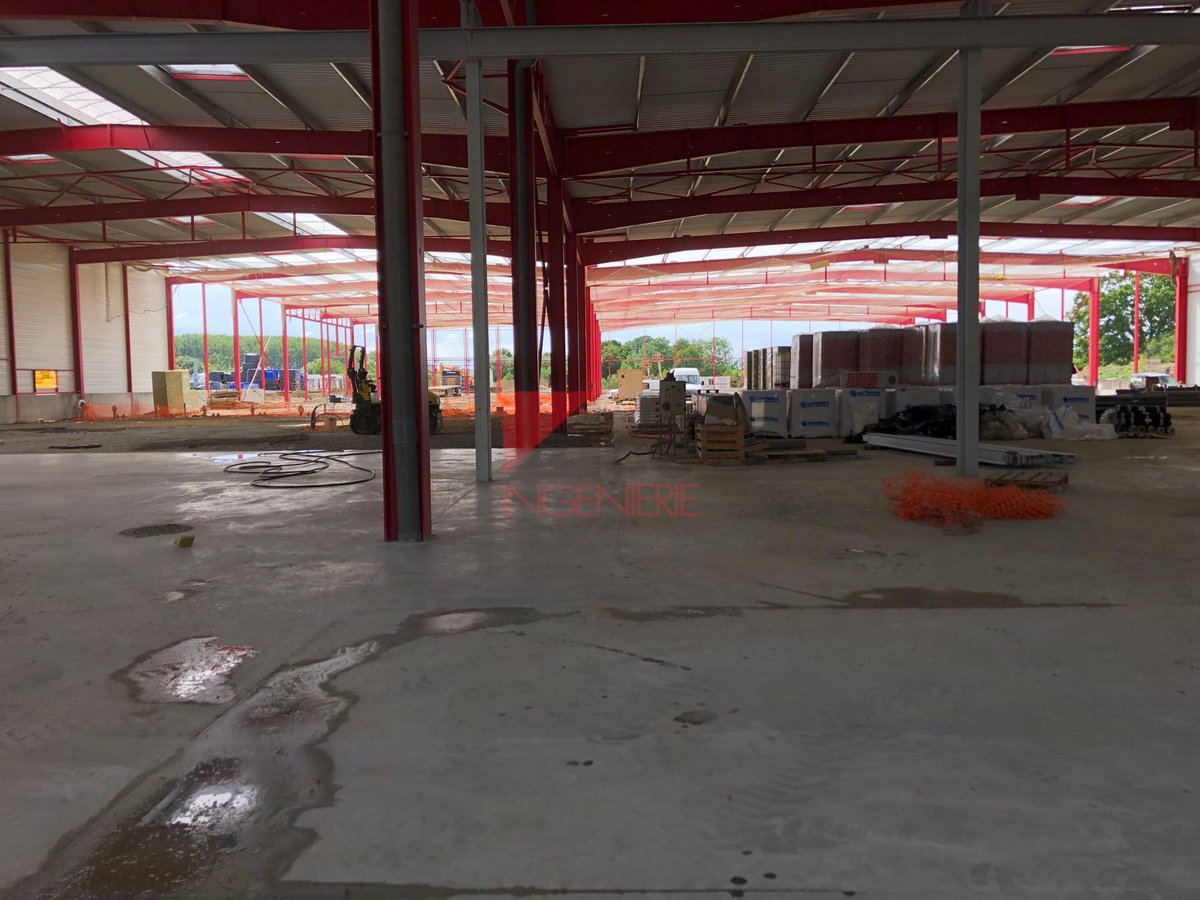 aceingenierie's tweet photo. Travaux de #bardage en cours et vue intérieure du bâtiment #ODPLAST / @GroupeRenou à #Bais (35).
#construction #bâtiment #renou #maitredoeuvre #ACE #Ingénierie @aceingenierie https://t.co/JN66v8uh3H