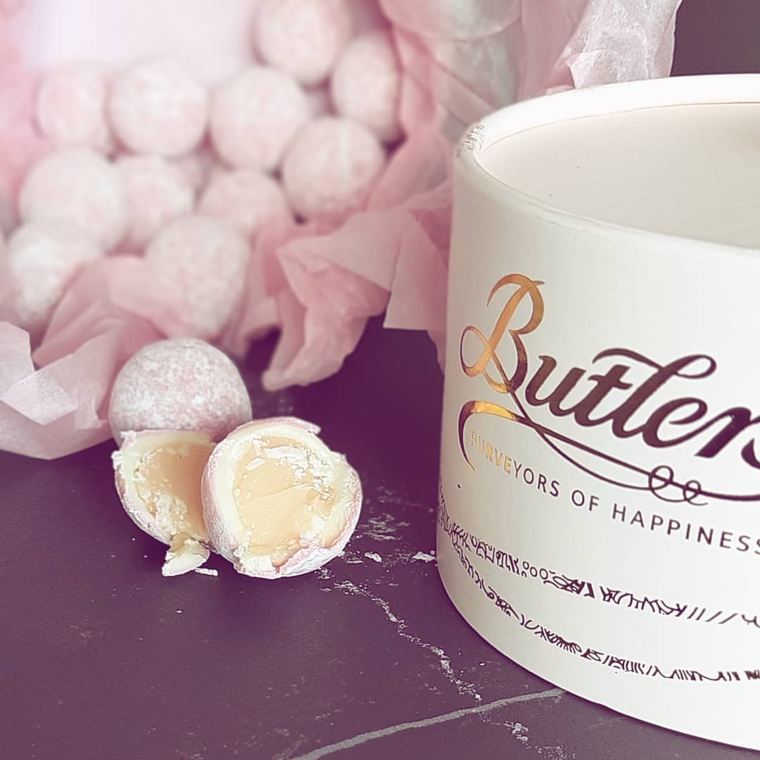 For those with impeccable taste. 
#MarcDeChampagne #Luxurychocolate #Treatyourself