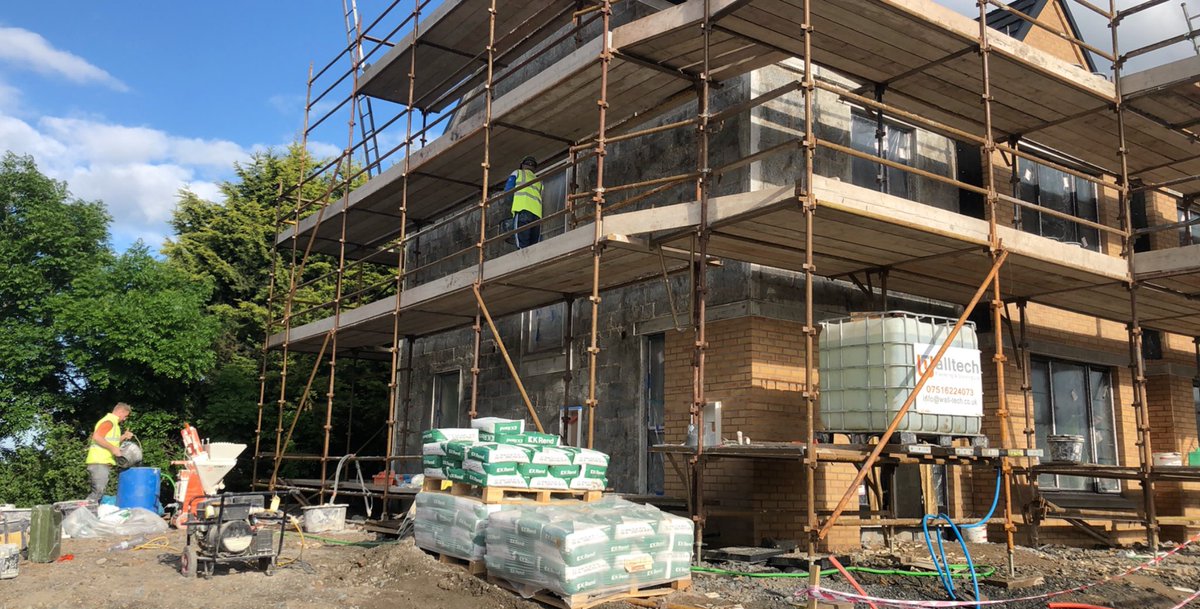 walltech_'s tweet photo. House started and completed yesterday in the unpredictable Irish weather. @KRendRenders K1 Silicone Spray 👌👌 #plastering #bringonthewall #krend #walltechireland https://t.co/LlYzjgpHMi