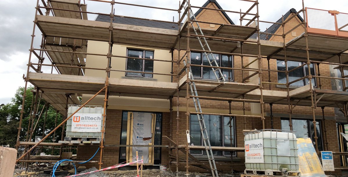 House started and completed yesterday in the unpredictable Irish weather. <a href="/KRendRenders/">K Rend</a> K1 Silicone Spray 👌👌 #plastering #bringonthewall #krend #walltechireland