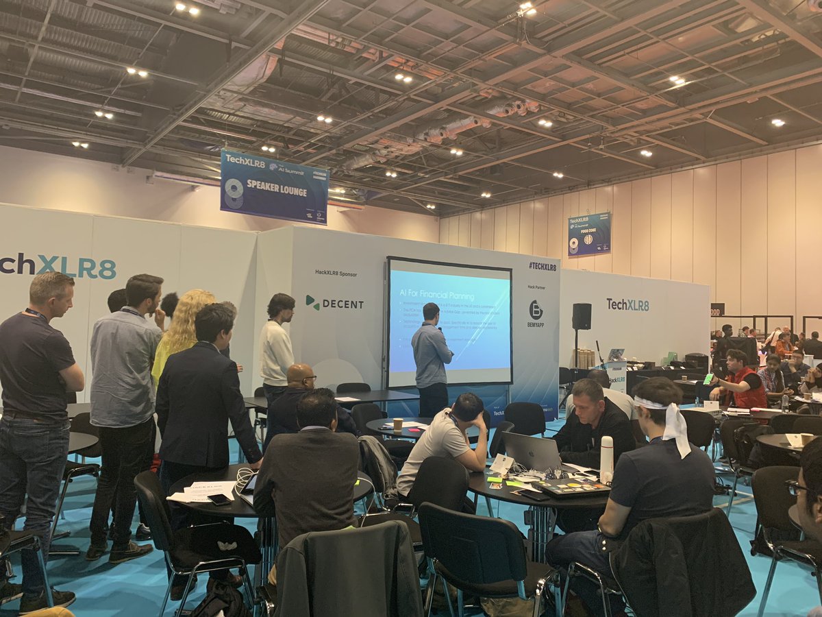 BeMyAppEMEA's tweet photo. We’ve had the intros now it’s time for the 60 second idea pitches! Against the clock to sound your idea and get the best profiles for your team #HackXLR8 @TechXLR8 https://t.co/339RNxvoUK