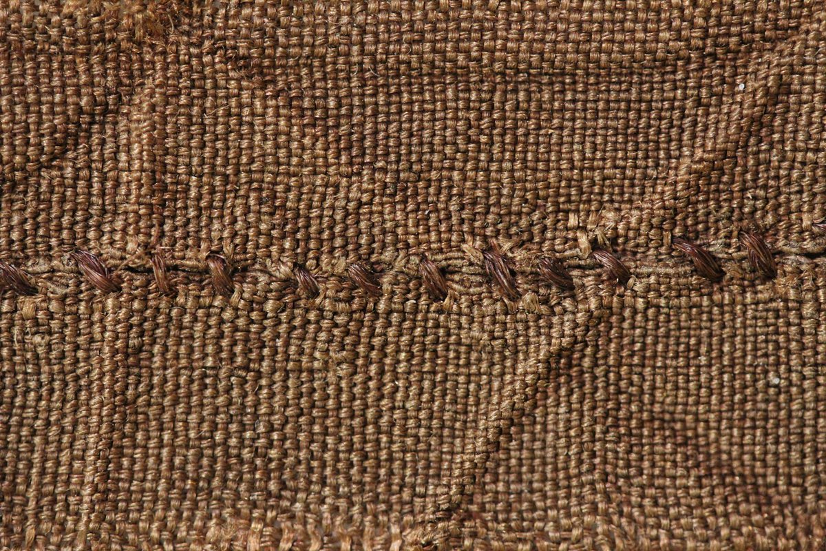 Gormlaith - Mother of Sitric, ex-wife of #BrianBoru, sister of Mael Mórda, wife of Máel Sechnaill

This 11th C. imported silk, found at Fishamble Street would have been extremely valuable &amp; worn as a head-covering by high-status women such as Gormlaith.

#clothinghistory #nmi2019