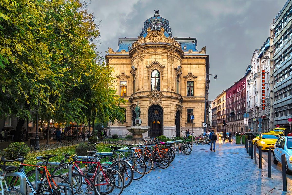 lonelyplanet's tweet photo. From markets and mausoleums to memorable hikes and mummified hands, here are 15 of the best free things to do in Budapest: https://t.co/IhaPidrIy0 https://t.co/7t9giVqeXS