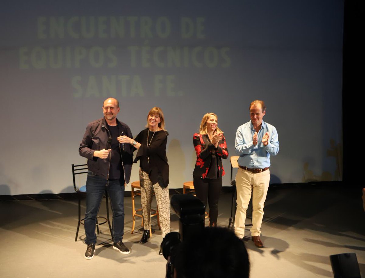 omarperotti's tweet photo. #SANTAFE 

Gracias @bordet por acompañarnos. Gracias a todos los que se acercaron a esta gran jornada de trabajo.

El domingo empezamos a construir la provincia que soñamos. 

Estamos convencidos que este es el camino... #JUNTOS!!

#ElFuturoEsJuntos
#ElFuturoEsGigante https://t.co/xsRj4ceV55