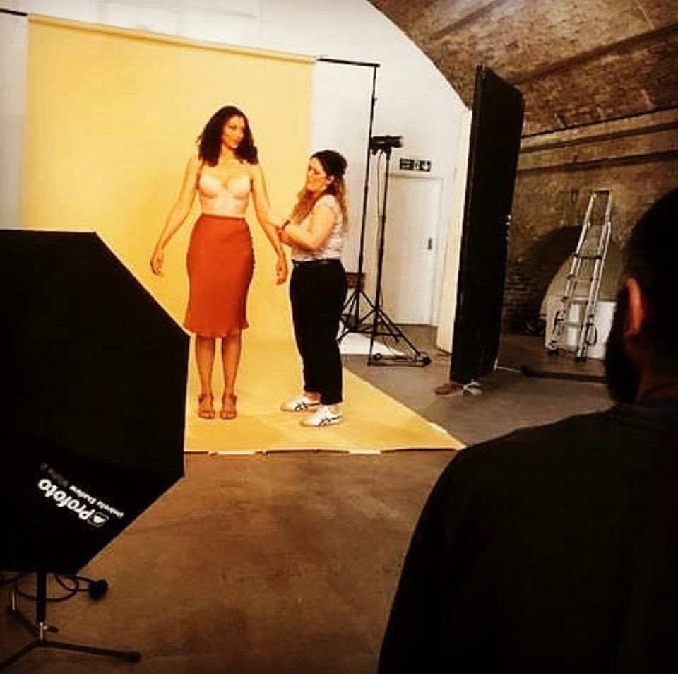 ‘Having someone oil you up never gets less strange.’ 😇💁‍♀️ @AleeshaHansel1 #itsamotelthing