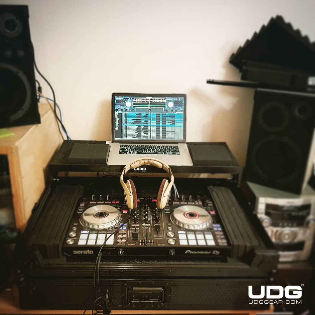 udggearcom's tweet photo. UDG Ultimate Flight Case Multi Format XXL Black MK3 Plus (Laptop Shelf) by @RiftBit
#UDG #UDGGEAR #Deejay #Producer #DJLIFE #UDGonTheRoad #DJonTour #UDGreGram #ddjsr #ddjsr2 #pioneerddj #pioneer #sr2 #flightcase https://t.co/qOpxdDwfbA