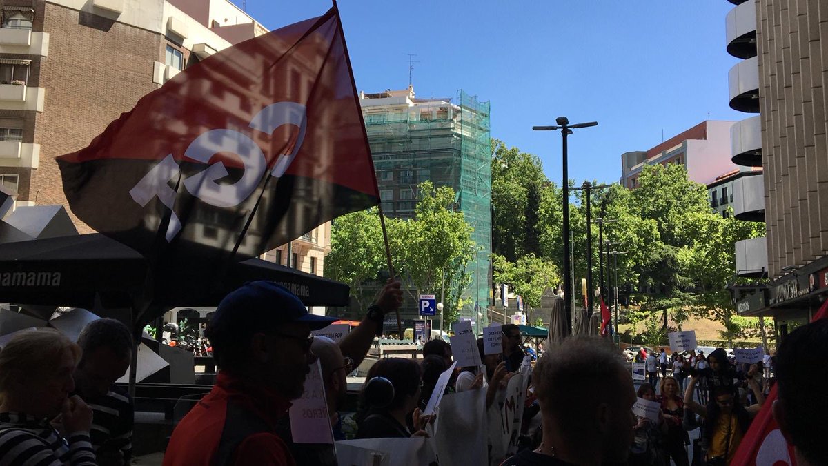 TTyCCAndalucia's tweet photo. 👇🏼@CGT @CGT_KonectaBTO @CgtAndalucia @NetCgt en la Plaza de los cubos apoyando a lxs compañerxs de @CgtPepper por la Libertad Sindical! Por que si nos tocan a una nos tocan a todas! #TodasSomosMar #MarReadmision #StopRepresionSindical https://t.co/Bt5mKc6Ywt