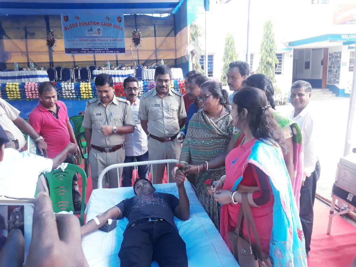 WBPolice's tweet photo. #BloodDonationCamp organised by Dhupguri PS #JalpaiguriDistrictPolice. 76 Units of Blood donated by Police personnel &amp; general people.
#DonateBloodSaveLifes.
#UTSARG https://t.co/ewMUDld0xq