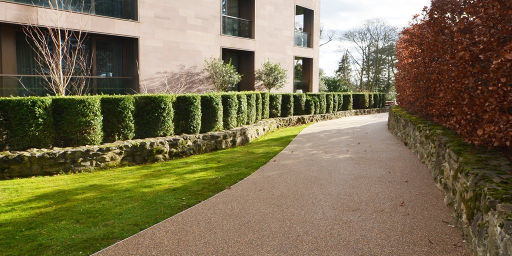 ClearstoneUK's tweet photo. Clearstone Resin Bound walkways link North London development. Residents are delighted with the comfortable surface to walk on #ResinBound #PermeablePaving #LandscapeArchitecture #LandArch #GreenSpaces https://t.co/vHBno0XJQQ