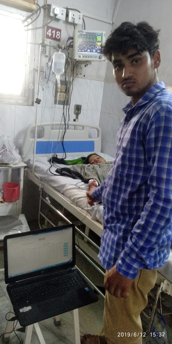 CSCUttarPradesh's tweet image. CSC VLE Mr. Vikas Kr. Shukla,                     helping an ICU patient apply for Ayushman Card at Jaunpur,UP. #onlycsccandothis  @CSCegov_ @dintya15 @SidharthNSingh