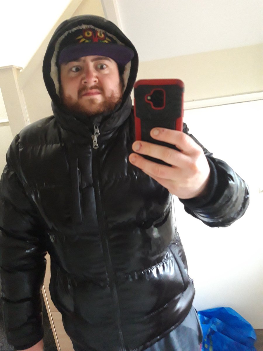 DenObscurity's tweet photo. When you gotta leave your car for some work done and walk home in the rain. I'm moist af. #gaming #love #gamer #life #moist #rain #ITSRAININGSIDEWAYS https://t.co/NyC7b2q8rN