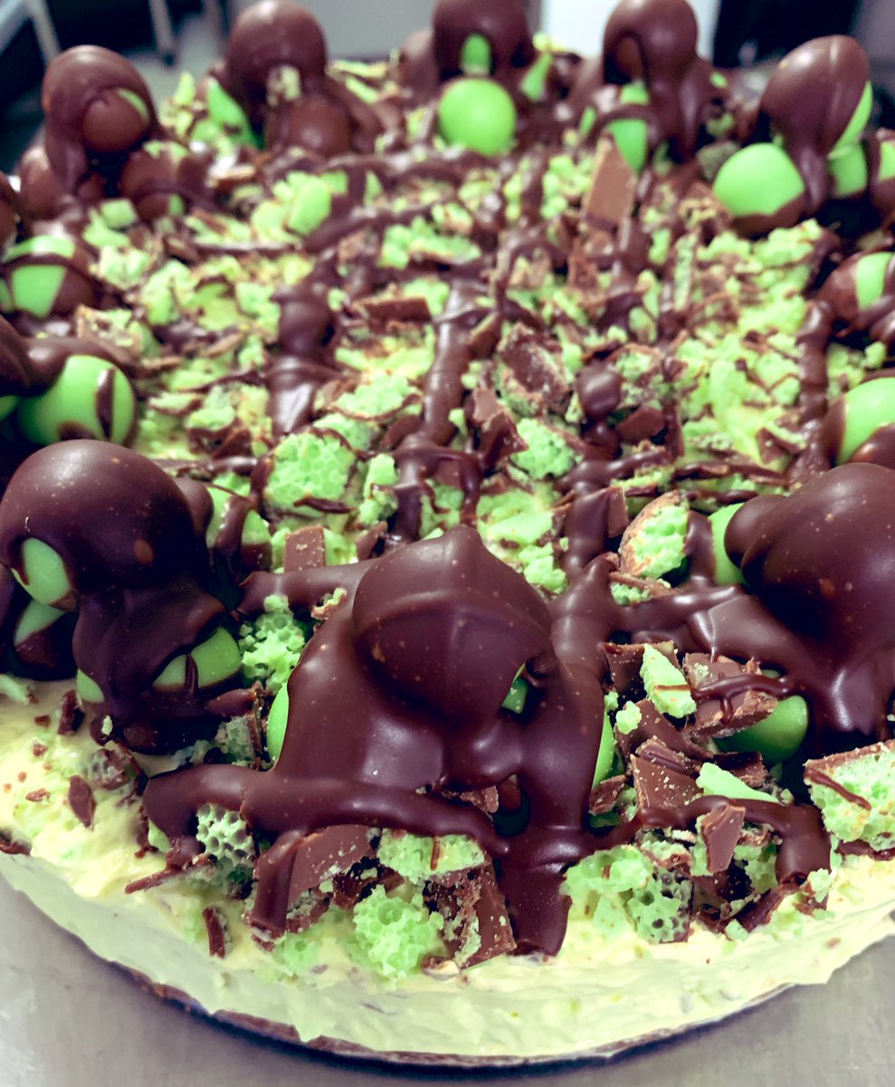 royalpenicuik's tweet photo. Cheesecake of the day π #MintAreo #Homemade #FreshFoodAtItsFinest #WontLastLong #Foodies https://t.co/E7PPyTl8ic