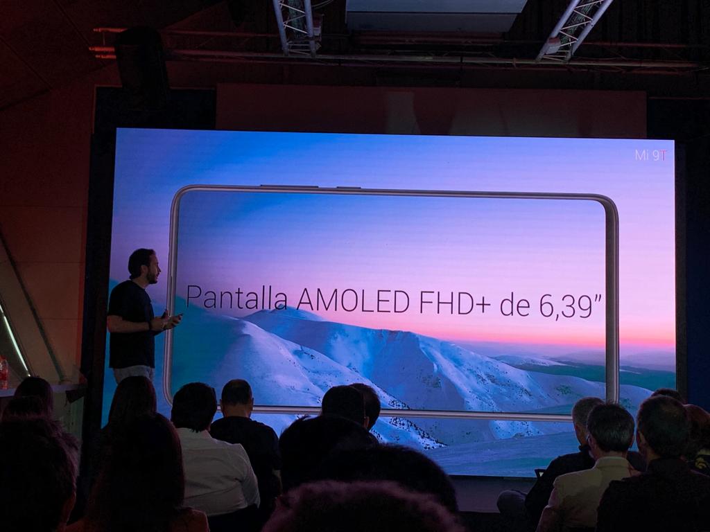 xiaomimalaga's tweet photo. #XiaomiLoPeta 👏 Presentado el nuevo miembro de la familia: el esperado #XiaomiMi9T👏  Disponible en ❤ Rojo Llama y 🖤 Negro Carbón.
#Xiaomi #Málaga #MiFans #InnovationForEveryone #FelizMiércoles #xiaomimalaga https://t.co/ilxEXcfyNe