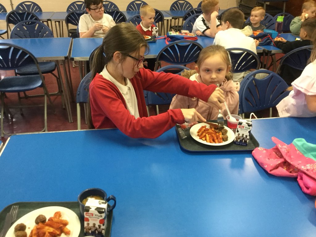 MissWalkerP6's tweet photo. We had great fun having lunch with our buddies today 💫 https://t.co/idgiilVrhM