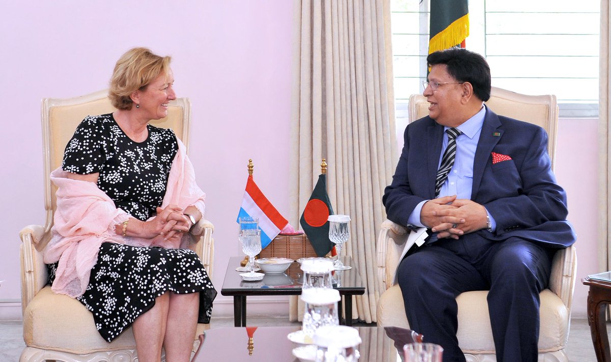 Welcoming the delegation Foreign Minister Dr. AK Abdul Momen thanked Paulette Lenert, Minister for Development Cooperation and Humanitarian Affairs of the Grand Duchy of #Luxembourg for visiting #Bangladesh, particularly the #RohingyaCamps in #Coxsbazar. #RohingyaCrisis #Myanmar