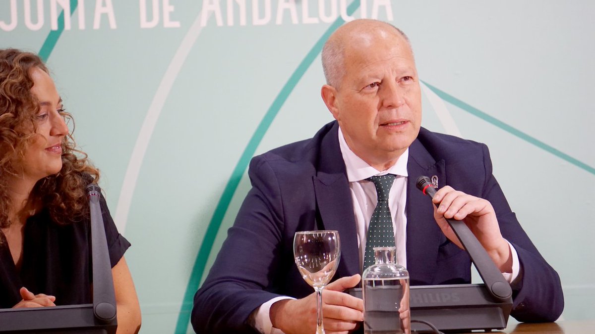 EducaAnd's tweet image. 📝 @javierimbroda  ➡ "Hoy damos solución a una demanda histórica de 15 años, un acuerdo que es de justicia social. Ahora nos sentamos a analizar cómo podemos ampliar el horario de las monitoras a 35 horas" 📚

#Monitoras #Educación #Andalucía