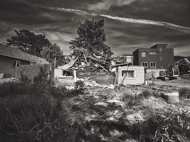 SandvossCo's tweet photo. | broken | https://t.co/Nqh5cnEi8f