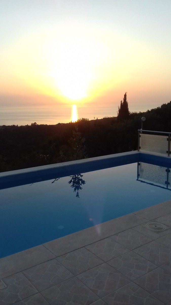 GerryMoynihan's tweet image. Arrived last nite 4 #welldeservedbreak in #Kefalonia. The view is somewhat different than the one from my flat in London. Good place to #putpentopaper... forgot me Mandolin...

#BreakFromLondon #Holiday #silence #AmWriting #writerslife #WritingLife #WednesdayThought