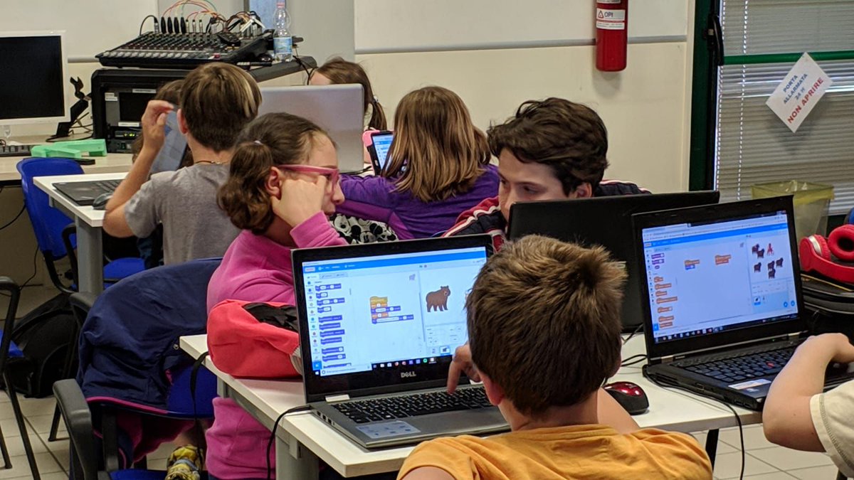 coderdojopd's tweet image. collaborare è magnifico ecco ... perché 🤗 🤗 🤗 
con #CODERDOJOPD al #TALENTlab