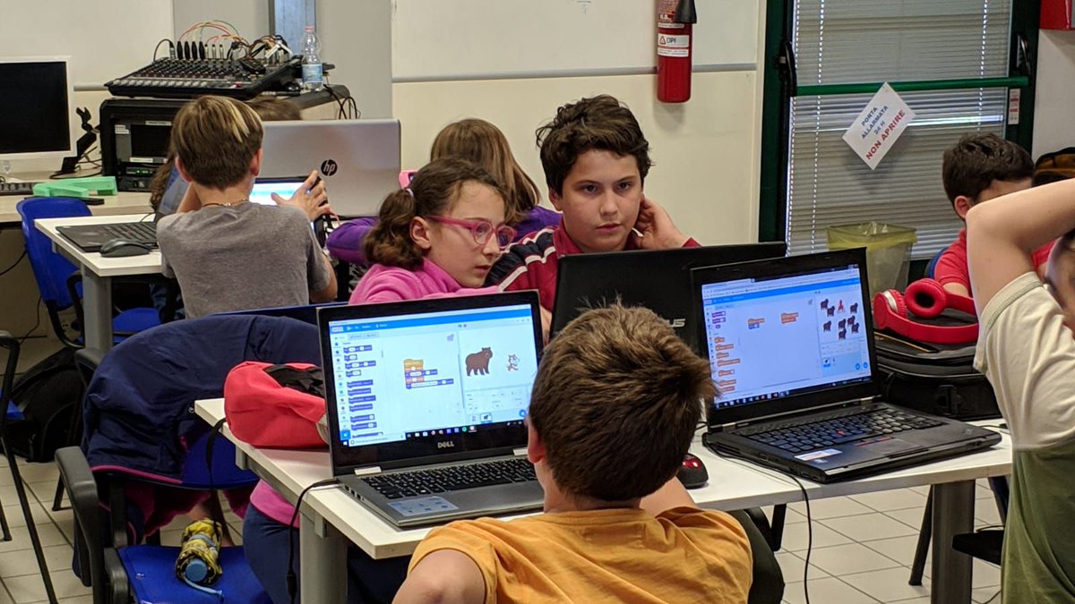 coderdojopd's tweet image. collaborare è magnifico ecco ... perché 🤗 🤗 🤗 
con #CODERDOJOPD al #TALENTlab