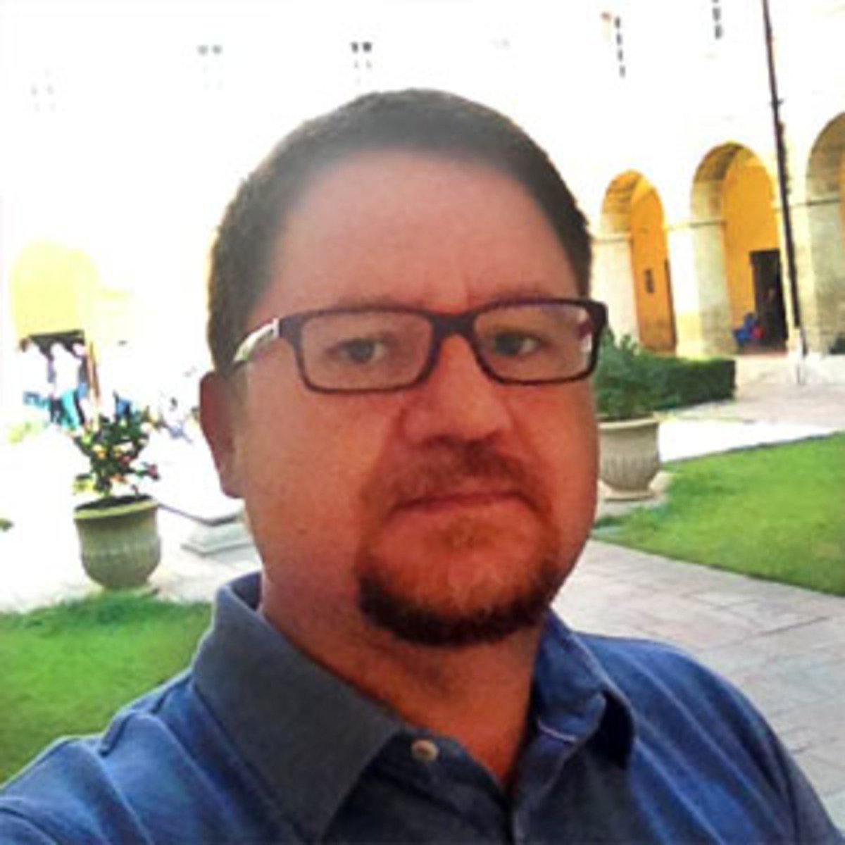 Jesús Gutiérrez nos visita para hablarnos de la complejidad de la vida política en España, en C-LMHOY todos los detalles.  
cmmedia.es/listas-de-repr… 

#CMMRadio
Sintonízanos ahora📻