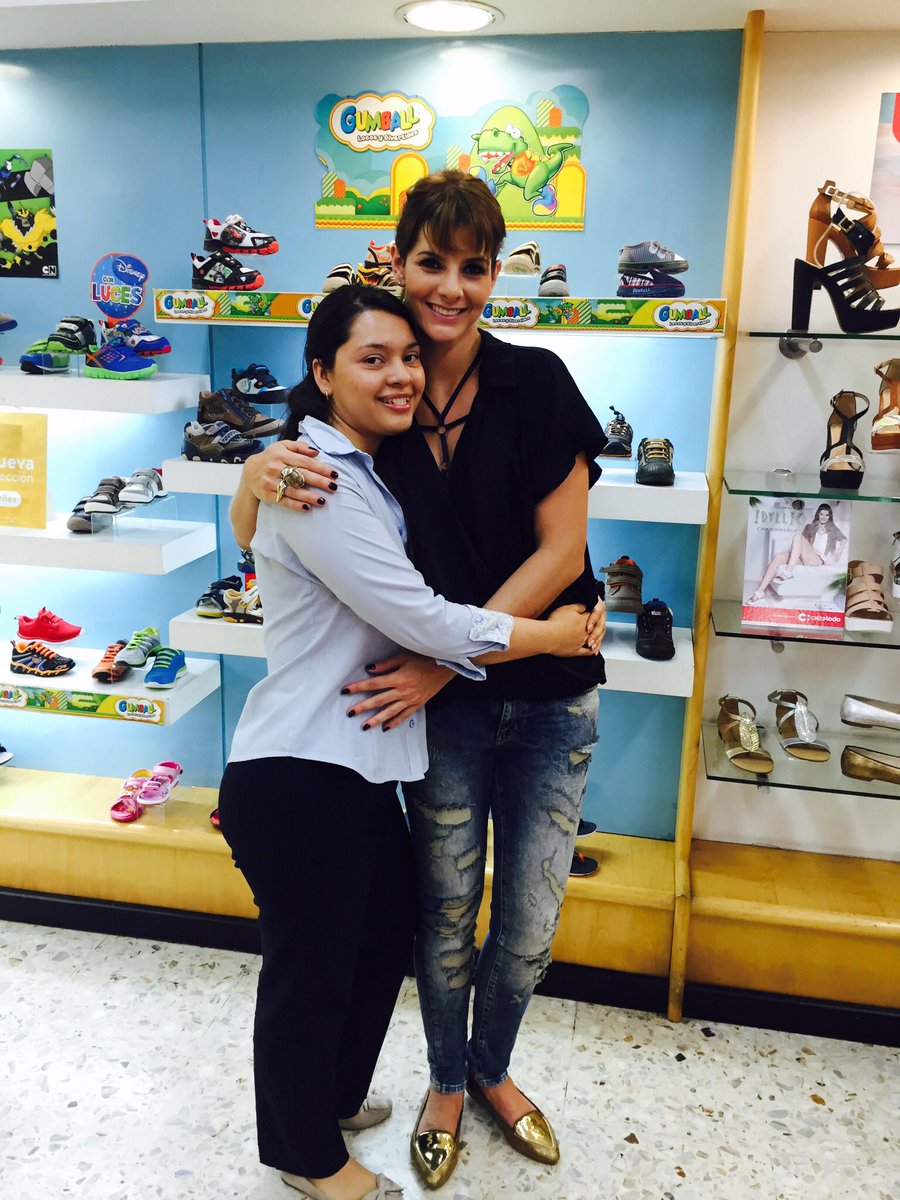 3_maye's tweet photo. Feliz feliz cumpleaños mi hermosa @carocruzosorio q Dios te llene de salud, mas amor y te permita seguir cumpliendo muchos años más te quiero mucho 💕 https://t.co/YRYTAwrpfD