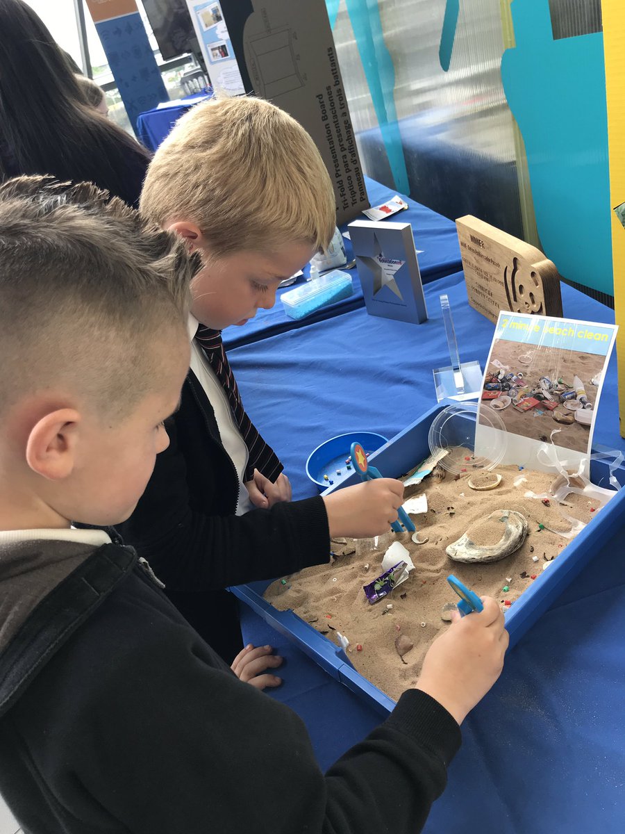 SunnysidePri's tweet photo. The Staycation Ocean Defenders on tour at @gsc1 #CuriosityLive
Blethering with our partners @TCVCitSci and @scottishwater
Some of our visitors tried out our mini beach clean #NaeStrawAtAw https://t.co/2TEq79ouCK