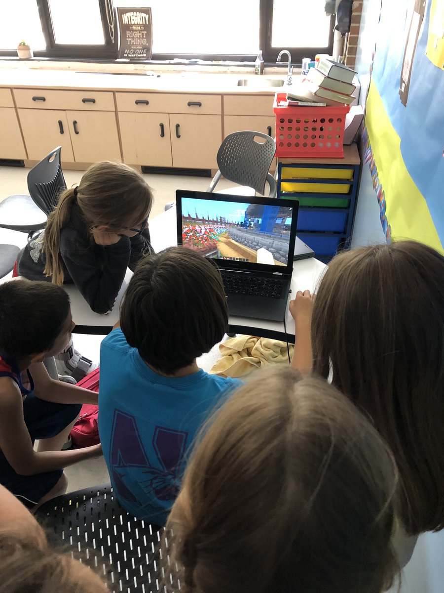 lynnsurico's tweet photo. Learning about botanical landscaping with photo stories and with a design built through Minecraft #4thTAP #definedstem #kip109 #engage109 https://t.co/ijg6eCy6Vj
