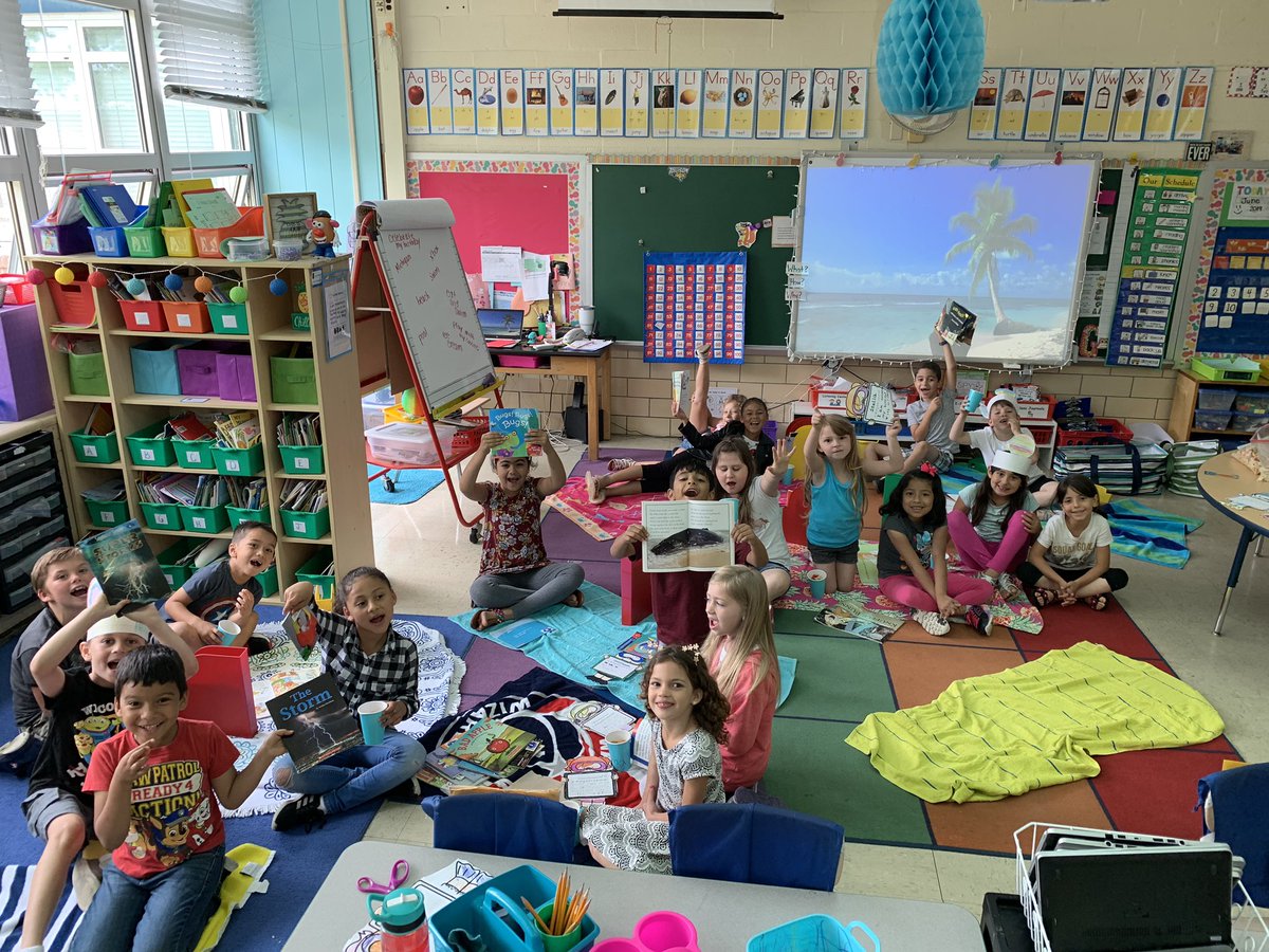 Ms_Gross_'s tweet photo. Celebrated the end of our RISE with a day at the beach! 🏖 https://t.co/Fn5krMeMsB