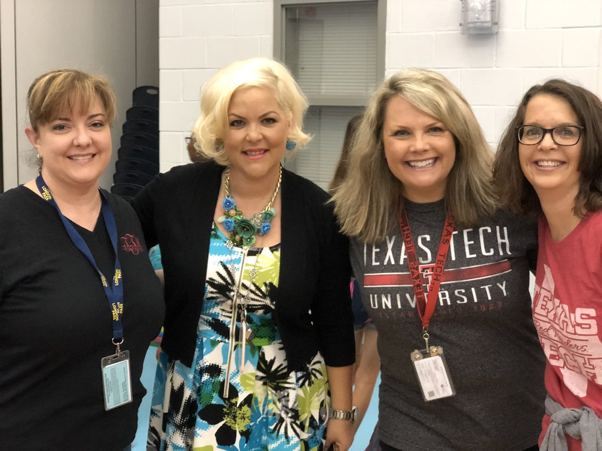 LynetteCornell1's tweet photo. Rockstar Educators at KSAT SSI! #ktintervent #learneditatssi https://t.co/kDjtBBmFuH