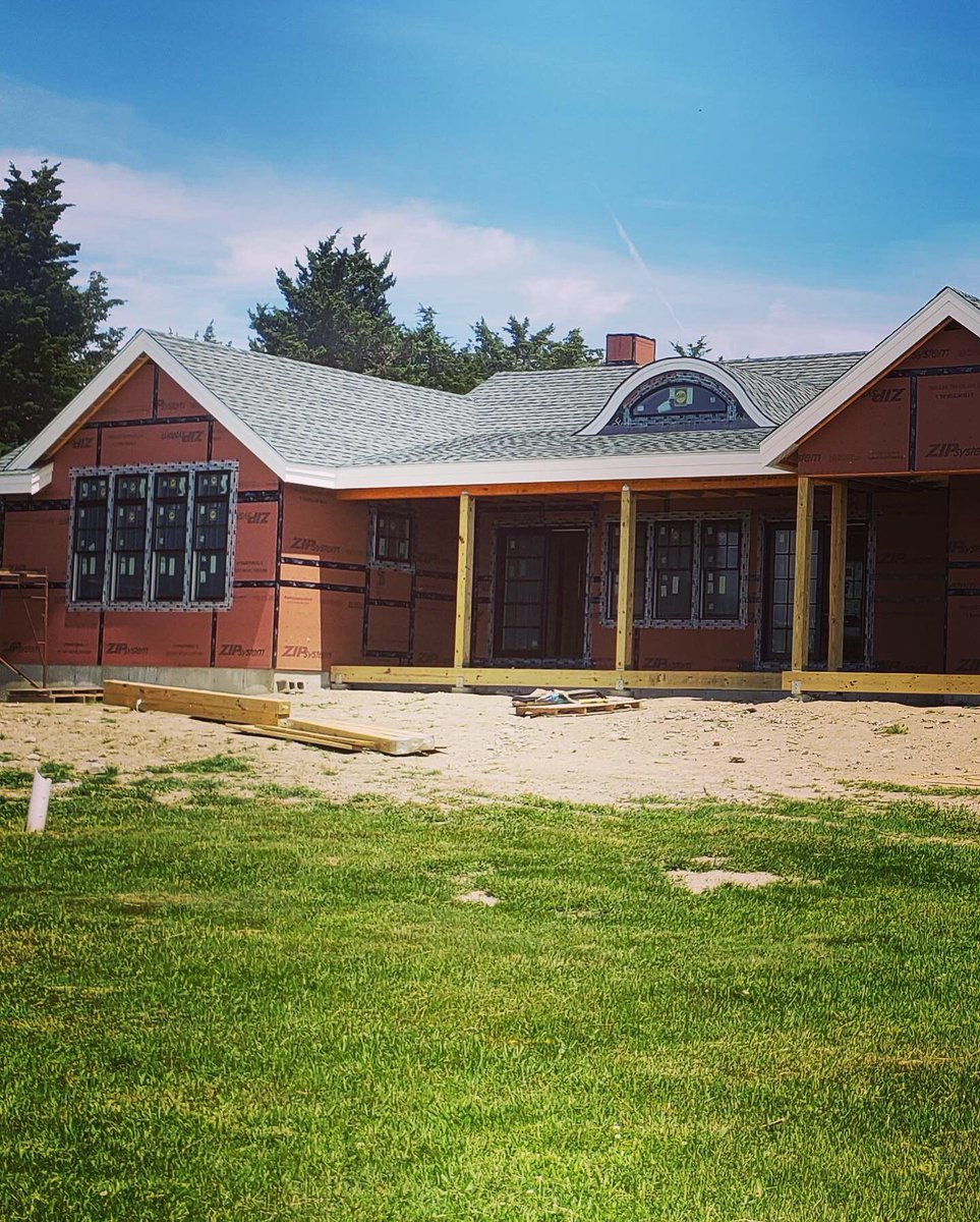 lcarlislearcht's tweet photo. Our coastal new construction is looking gorgeous after the installation of the black #Pella windows and doors! #ResidentialArchitect #RIArchitect #CoastalLiving #PellaView #401Love @Pella_News https://t.co/oBfWpxund1