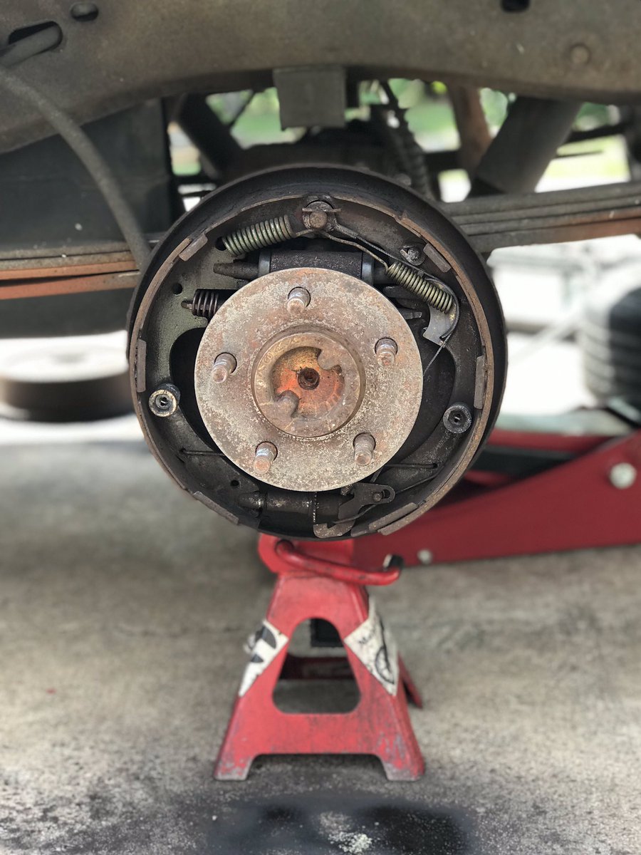 mqac_services's tweet photo. #DrumBrake replacement #ThisIsWhatItLooksLike. Our customer is at work playing #ThatsMyCar. #MQAC, we provide custom delivered quick auto care to your home or work! #MobileMechanic #Houston #Mechanic https://t.co/gDDjvjlWpy