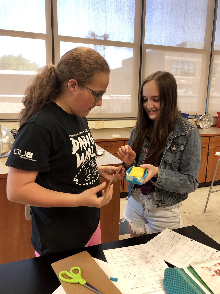 SchaferROMS's tweet photo. 6th grade students designed and built cell phone cases from repurposed materials then tested them to see if they would protect the phone from being crushed and dropped. #bulldawgproud #mistar https://t.co/VCgSEOGy8A