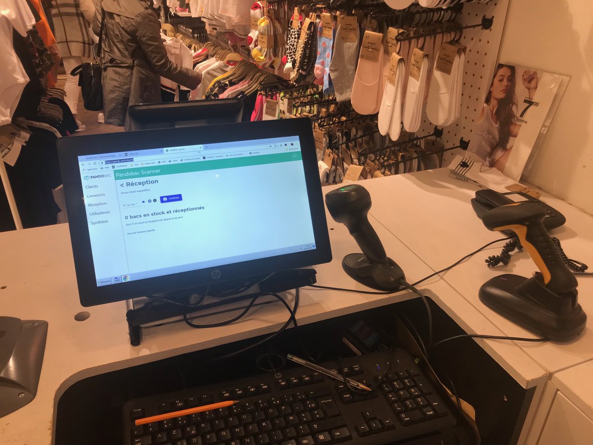 Le DemoDay #DataCity, c'est aujourd'hui ! 📸 Retour en images sur l'expé #zérodéchets à Paris #SaintLazare en mai dernier 👇 <a href="/Brand_Jennyfer/">Jennyfer</a> a testé et approuvé la solution <a href="/Pandobac_FR/">Pandobac</a> : des bacs plastiques réutilisables trackés via une appli pour remplacer le carton 👌#retail