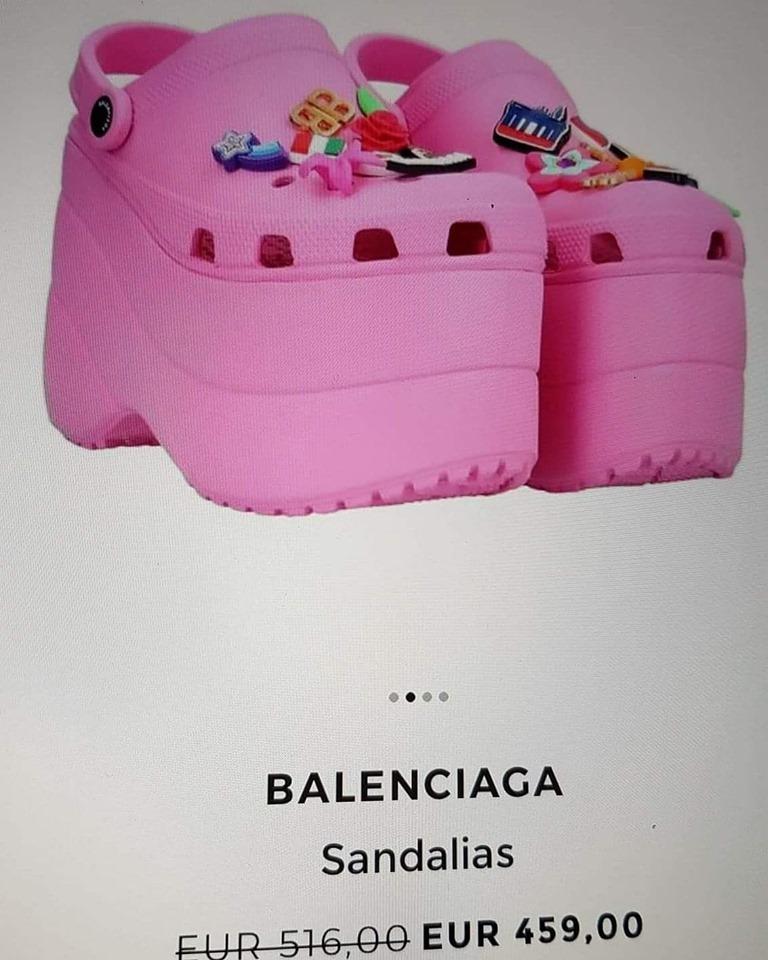 BocataJamonEHM's tweet photo. -A que no hay huevos de poner unos Crocs a 500 pavos?
-Que no? Sujétame el cubata. https://t.co/kLgtnJ4yyP
