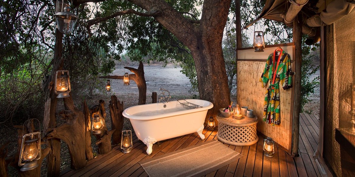AfricanBushCamp's tweet photo. Soaking in a hot bath looking over the vast wilderness areas of Mana Pools. What could be better than this? 

Plan your safari to Kanga Camp and soon it could be you taking a bath here: https://t.co/qQq33NZN08

#ManaPools #TravelTuesday #Safari #Vacation https://t.co/lFzmSpCuhL