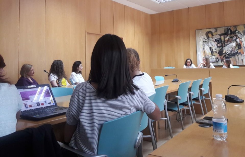HoslyA's tweet photo. CleverTeam shared @HoslyA #App to take care hospitalized children #Health #QualityofLife in #ITACA Course  #FedePallardó @ARMAQoL for palliative care professionals #SECPAL Thanks for your interest &amp; support  #ColaboratoriUV @UV_EG @psicologia_uv in @technovation #Technovation2019 https://t.co/LEREafAsQt