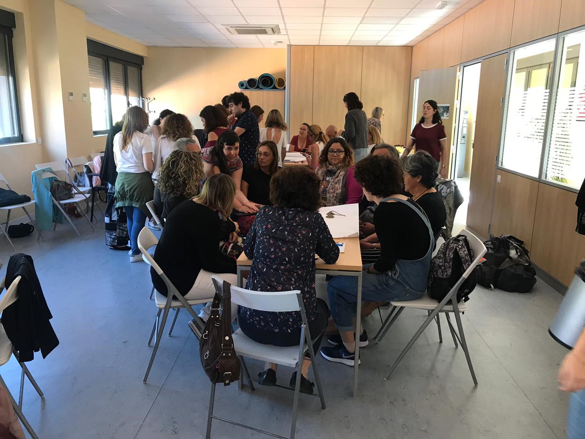 laldeasocial's tweet photo. ¡Seguimos! 
Imaginando y proyectando el futuro comunitario en el III Encuentro de profesionales en el Centro Sociocomunitario de Colonias Històricas del Distrito de Chamartín. Admiración por l@s profesionales comprometid@s e implicad@s con el trabajo comunitario. https://t.co/plaAAM67hY